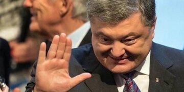 Порошенко оделся в лакшери-пиджак, чтобы похвастаться перед военными, его упрекнули за цинизм и бестактность