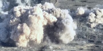 Украинские пограничники точно уничтожили российский склад с боеприпасами. ВИДЕО