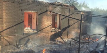 Сумскую область враг атаковал ракетами и дронами: под прицелом гражданская инфраструктура, есть раненые
