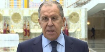 Россия повышает статус главы делегации на переговорах с Украиной – Лавров
