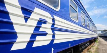 Укрзализныця предупредила о задержках поездов из-за российских обстрелов