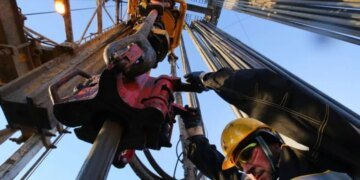 Итоги августа: сколько нефтепереработки РФ остановили украинские удары