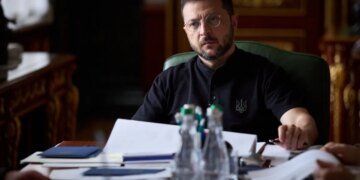 Зеленский призывает мир к решительным действиям против агрессора после новых атак