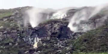 “Водопідйом”: у Шотландії зафіксували незвичне природне явище – водоспад піднімався вгору. ВІДЕО