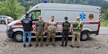 “Медична евакуація” ухилянта до Румунії: прикордонники зупинили мікроавтобус із липовим медперсоналом
