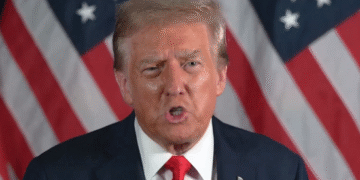 “Зовсім не задоволений”. Трамп відреагував на російський удар по американському заводу в Мукачеві