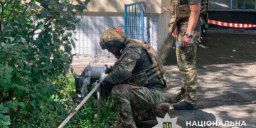 У Києві поряд з багатоповерхівкою впав збитий російський дрон, що не здетонував