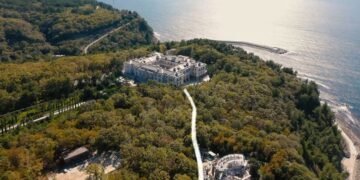 Площа пожежі недалеко від палацу Путіна збільшилася, вогонь уже за кілометр від виноробні – ЗМІ