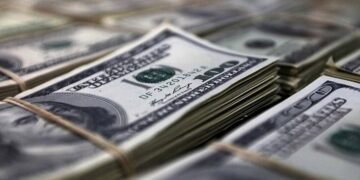 Минфин сокращает объем валютных облигаций в обращении.