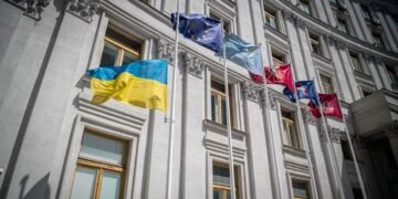 Из-за значительного дефицита средств Минфин Украины решил не растягивать кредит на $50 млрд от G7 на несколько лет.