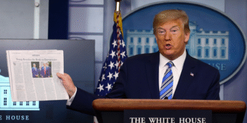 ФБР вилучило ім’я Трампа з файлів Епштейна, – Bloomberg