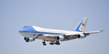 Літак Трампа мало не потрапив у катастрофу над Нью-Йорком – Bloomberg