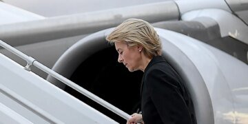 Самолет Урсулы фон дер Ляйен “заглушили” в небе: в Брюсселе раскрыли подробности инцидента