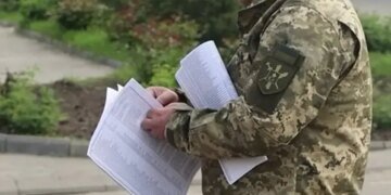 В Киеве мужчина в розыске ТЦК покусал полицейского