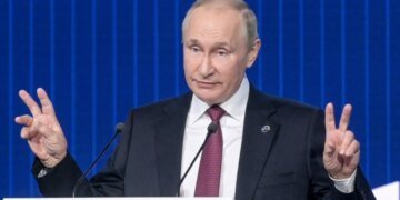 “Пусть приезжает”: Путин заявил, что готов к переговорам с Зеленским в Москве. ВИДЕО