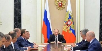 Путинская система – это режим страха: Foreign Affairs – о росте суицидов и арестов среди элит