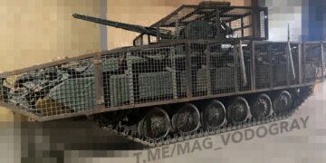 Напоминает разработки украинских инженеров: Китай запатентовал антидроновую броню для БМП