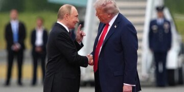 CNN: Трамп потратил восемь месяцев на иллюзии о “мире с Путиным”