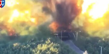 FPV-дроны на оптоволокне уничтожили два моста врага. ВИДЕО