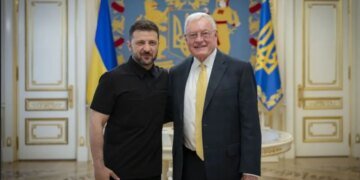 У США есть ПВО, более мощное, чем Patriot: Зеленский пошутил, что когда Келлог в Украине, киевляне могут выспаться. ВИДЕО