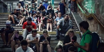 Воздушная тревога: в Генштабе сделали заявление о мобильной связи при налетах дронов