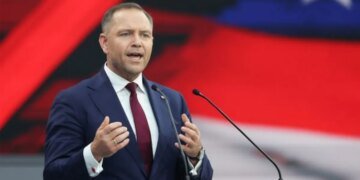 Навроцкий подписал секретную резолюцию: в Польшу введут войска НАТО