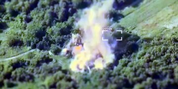 Ослепить оккупантов в небе: украинские бойцы уничтожают российские дроны. ВИДЕО