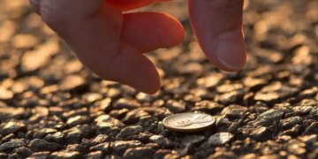 НБУ с 1 октября 2025 года начнет постепенное изъятие еще одной монеты: назван номинал