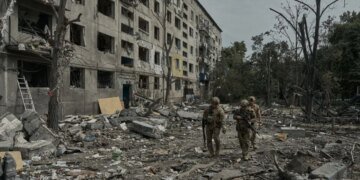 Еще один “заблудился” на нашей земле: пограничники с помощью дрона пленили вражеского штурмовика. ВИДЕО