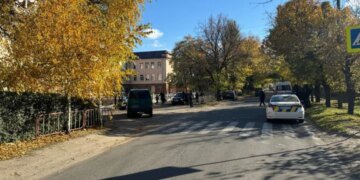 В Днепре водитель на авто сбил детей, которые шли в укрытие