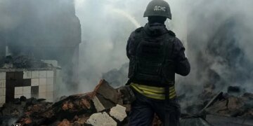 По Днепропетровской области ударили беспилотники: спасатели ликвидировали масштабные пожары