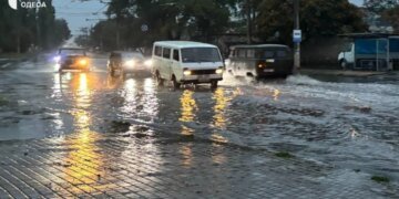 Красный уровень опасности из-за ливня: в Одессе школы перевели на дистанционку