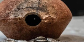 У пустелі ОАЕ знайшли срібні монети часів Олександра Македонського