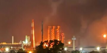 Безпілотники атакували Афіпський НПЗ у Краснодарському краї: спалахнула пожежа