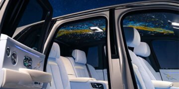 Не авто, а витвір мистецтва: Rolls-Royce представив Cullinan Cosmos із розписом у вигляді Чумацького Шляху