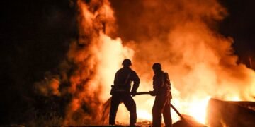 Росіяни атакували рятувальників, які ліквідовували пожежу на об’єкті критичної інфраструктури у Ніжинському районі