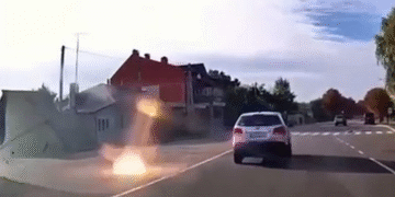 Росіяни з дронів скинули невідомі вибухові речовини на одну з центральних вулиць Ніжина