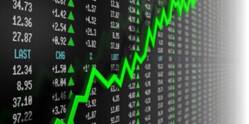 Инвесторы переключились на валютные облигации, что принесло бюджету более половины привлеченных средств.