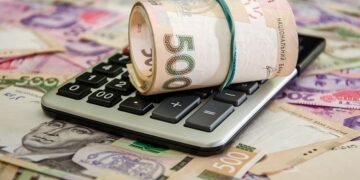 Высокая доходность гривневых инструментов способствовала росту сбережений украинцев. Кредитование бизнеса и граждан также активно росло.