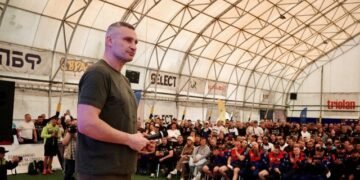 Кличко посетил соревнования ветеранов “Киев несокрушимый”