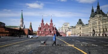 Дефицит бюджета РФ за полгода достиг 97% годового плана из-за падения нефтегазовых доходов.