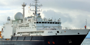 Російський розвідувальний корабель шпигував за підводними кабелями Європи, – FT