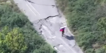 У Куп’янську перевдягнені у цивільне окупанти розгорнули прапор РФ. Їх знищили