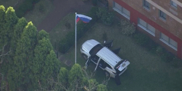 У Сіднеї чоловік протаранив авто ворота консульства РФ