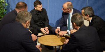 Зеленский обсудил с Мерцем поддержку Украины в сфере безопасности и обороны