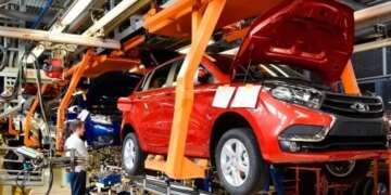 Массовые увольнения: люди бегут с АвтоВАЗа из-за рухнувших в 2 раза зарплат