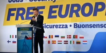 Сорвать флаги Украины и выгнать беженцев: ультраправые Чехии рвутся в новое правительство