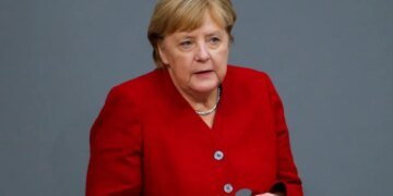 Нашла крайних:  Меркель назвала тех, кто несет ответственность за вторжение Путина в Украину