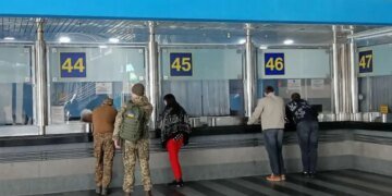 “Укрзализныця” отменила ряд поездов: список рейсов