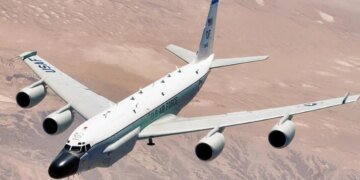 Самолет-шпион США кружил в российском небе на фоне напряженности с Россией